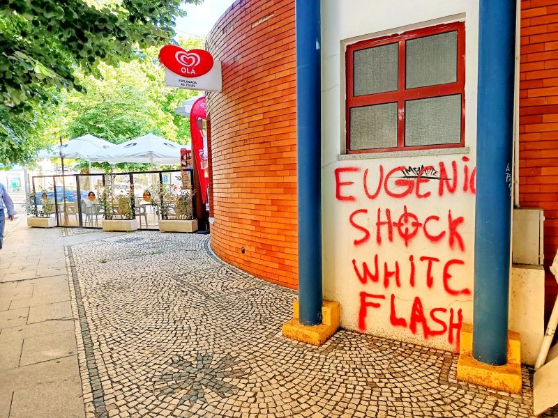 Castelo Branco: Esplanada das Tílias vandalizada com frase escrita a Spray