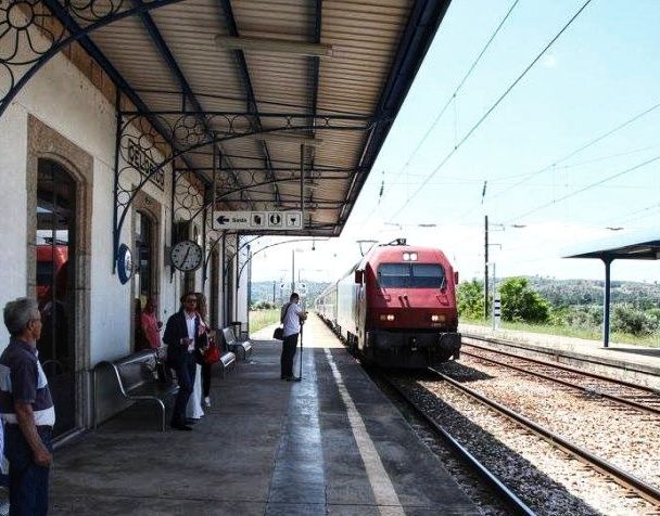 circulayyo-na-linha-da-beira-baixa-foi-retomada-apys-reposiyyo-da-seguranya